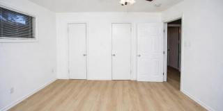 4211 49th Street Gallery 6