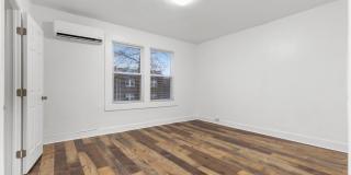 1512 ISHERWOOD Street NE Gallery 1