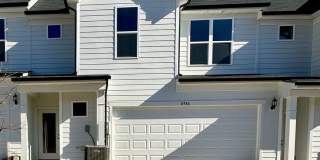 Beautiful 3BR/2.5BA Townhouse in Odell Corners Gallery 1