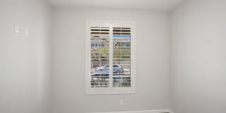 4 Bedroom, 3 Den West Side Home Gallery 19