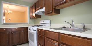 Large upper-level condo Gallery 7