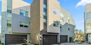 Beautiful three story live/work townhome in Westside Costa Mesa! Gallery 39
