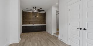 Spacious 5-Bedroom with Fenced Yard & Modern Amenities Gallery 38