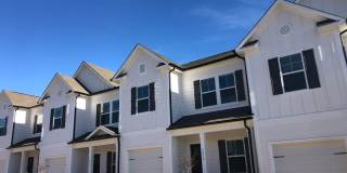 BEAUTIFUL 3BD/2.5BTH Townhome - Belmont -July/August Move In Gallery 1