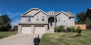 Pet Friendly Four Bedroom with Basement! Gallery 1