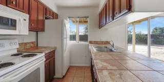Charming East Tucson 3BR/2BA Rental Home with Covered Patio & Carpet-Free Interior (85748) Gallery 5