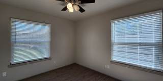 Walk to Das Rec / Close to Landa Park / Remodeled House/ Fridge / Fenced in Yard / NBISD Gallery 24