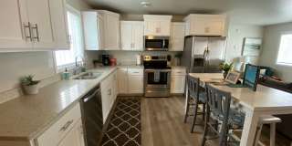 Modern 3 Bedroom 2 Bathroom Townhome Gallery 1