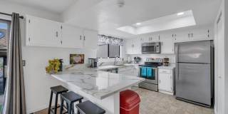 Old SW Charming home with HOA Pool! Gallery 1