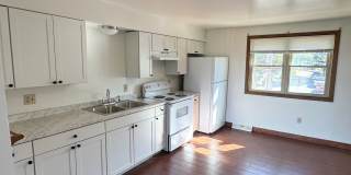 2 Bedroom/ 1.5 Bath - New Kitchen and Carpet Gallery 1
