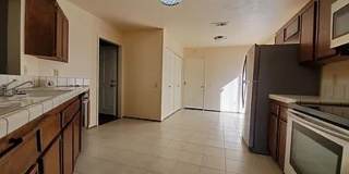 Rare 3 Bed / 2 Bath with Huge Backyard! Gallery 4
