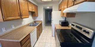 Large 2 bed 1 bath Top Floor Condo Gallery 10