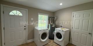 TOTALLY RENOVATED 3 BEDROOM HOUSE MINUTES FROM NEW SMOKIES STADIUM!! Gallery 7