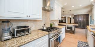Private Newport Beach Cul-de-Sac Home Gallery 22