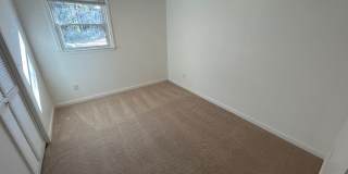 Room in 6 Bedroom Home at Oak Park Rd Gallery 49