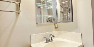 MOVE-IN READY! 2BR Townhome in Clintonville near OSU – W/D, Parking, Pet Friendly Gallery 32