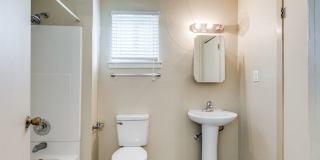 2-BEDROOM HOME IN WILSHIRE VILLAGE Gallery 23