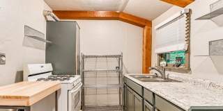 Unique with a Artsy Flare    2 Bed/1.5 Bath in Edgemere Park $995/month! Gallery 15