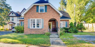 Charming 3 bed 2 Bath | Sunroom + Garage + Patio | Summer Special ! Gallery 1