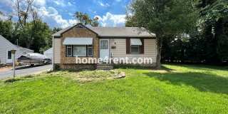 Cozy Ranch Style Home in KCMO w/ Wood Floors and a Fenced in Yard! Gallery 4