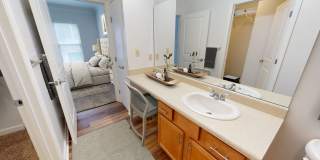 Sixth & Race Gallery 4