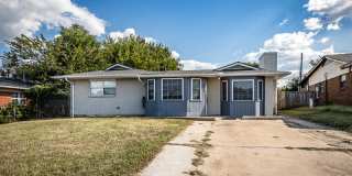 408 Northwest Woodridge Drive Gallery 1