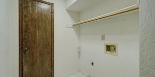 Beautiful Two-Story 3bed/2bath Townhome Available in Westside Norman!! Gallery 13