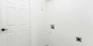 Stunning 5 Bedroom 2.5 Bath w/Den Gallery 9