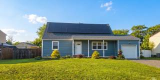 Welcome to this 4 bedroom 2 Bull Bathroom home with a Garage Gallery 1