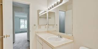 Top Floor Unit - Balcony - Elevator Access - Community Pool & Tennis Court Gallery 28