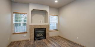 Modern 4 Bedroom, 2.5 Bath Home In Silver Creek w/AC Gallery 15