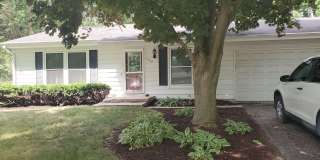 1914 Christine Lane - Charming Home in the Elvehjem Neighborhood Gallery 1