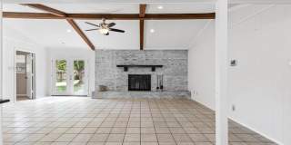 221 Azalea Lane Gallery 4