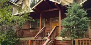 Beautiful 2 Bed/2.5 Bath Townhome on Bend's Westside - Shevlin Park Road Gallery 1