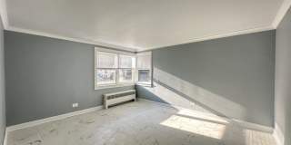 2752 North Shore Gallery 8