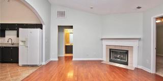 Room in 3 Bedroom Home at Tom Hunter Dr Gallery 12