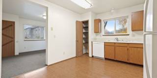 MOVE IN READY! Includes water, sewer and garbage. 2 bed 1 bath downtown Olympia! Gallery 9