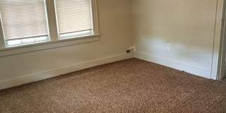Beautiful 3 Bed / 1 Bath Home with Large Yard! Gallery 12