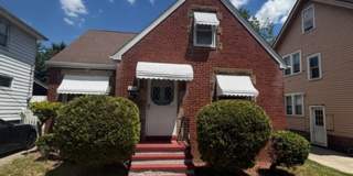 A Single family home with Garage in Garfield Heights Gallery 1