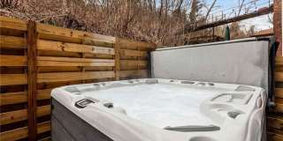 240 E Jefferson St Gallery 8