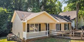 SW Updated Home - Wood Laminate Flooring, Front Porch & Deck! Gallery 1