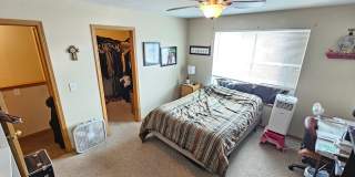 Townhome with 3 bedrooms and garage!  New paint and flooring! Gallery 7