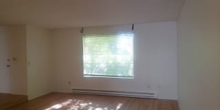 Spacious Townhouse with Two Car Garage! Spacious Townhouse with Two Car Garage! Gallery 6