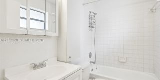 2120-2122 Thomas St Gallery 17