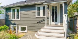 Beautiful Remodeled House with Fenced Yard in Maple Leaf Gallery 7