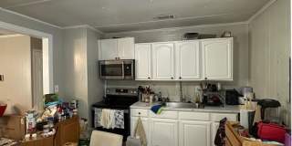 4 Bedroom, 2 bathroom home near Caterpillar Gallery 11