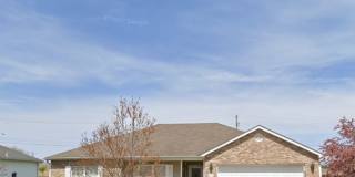 3BR/2BA with neighborhood pool included! Gallery 1