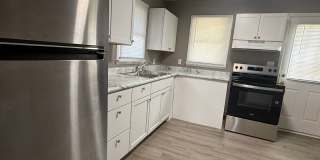 Charming 1-Bedroom Home Near Northwest Park Charming 1-Bedroom Home Near Northwest Park Gallery 1