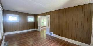 Spacious 3-Bed Single-Family Home in Quiet Kenmore Neighborhood Gallery 5
