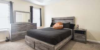 Pet Friendly Three Bedroom with Bonus! Gallery 9